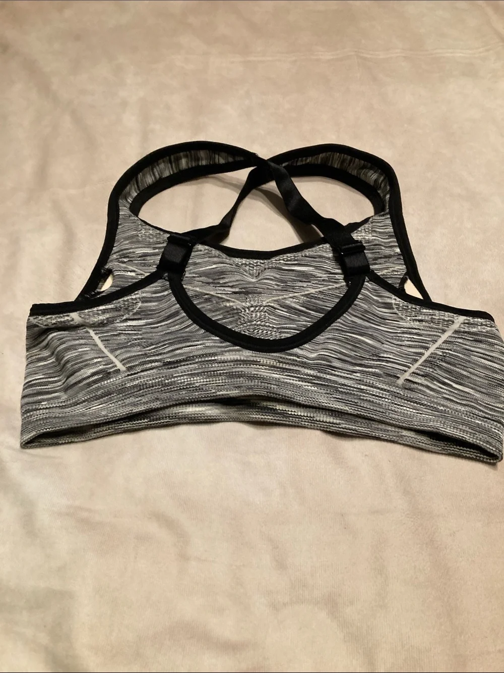 Seamless Heathered Black Sports Bra with Cross-Back Straps